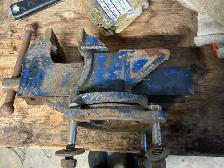 3 Inch Bench Vise with Swivel Base ! - Photo 5