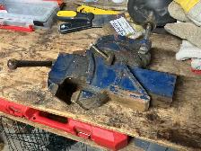 3 Inch Bench Vise with Swivel Base ! - Photo 6