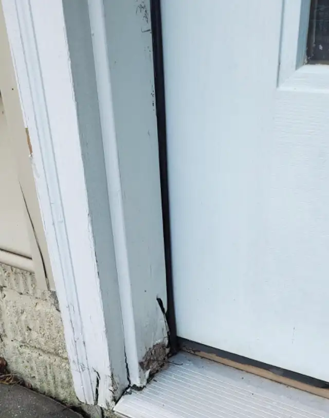 (438)738-7323 réparation de cadrage de porte!