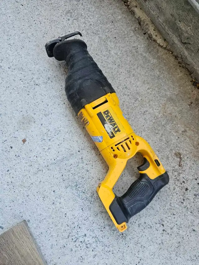 DEWALT 20V Max Reciprocating Saw