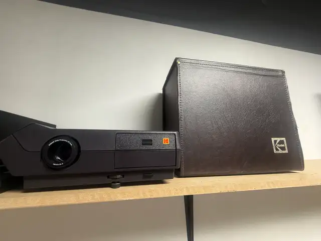 KODAK CAROUSAL 4600 SLIDE PROJECTOR