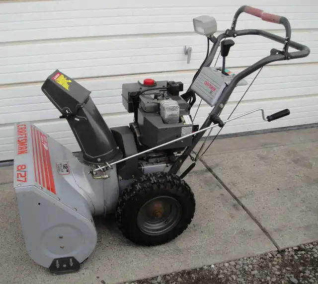 CRAFTSMAN 8 HP 27' GAS SNOW BLOWER