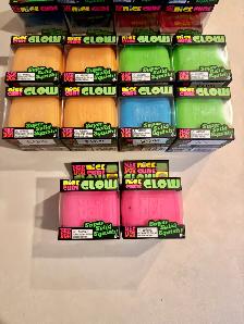 Authentic NeeDoh Nice Cube GLOW – NEW – Glow in the Dark - Photo 3