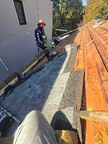 Looking for roof labourers starting pay $20-$25/h - Photo 2
