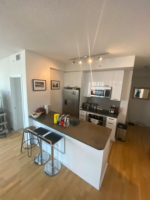 Luxurious 2 Beds-2 Baths   Lkr/Park-1Yr Lease–1110 sqf