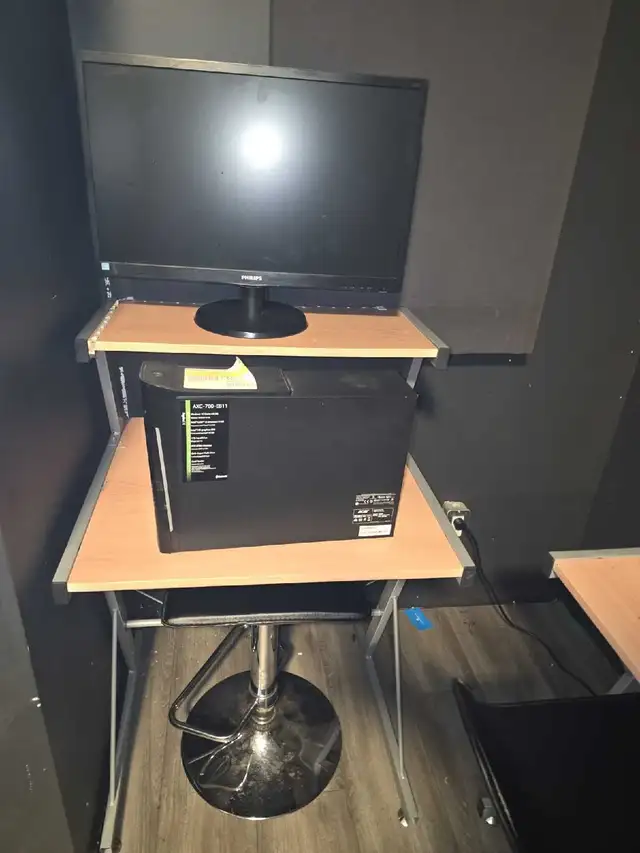 rAcer Aspire AXC-780-EB11 Desktop and Philips Monitor