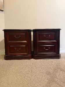 Elegsnt 4-Piece Wood Bedroom Set – Mahogany/Cherry Finish   Lamp - Photo 7
