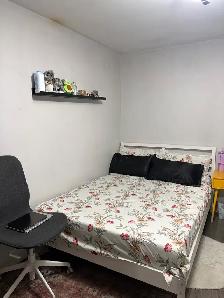 Furnished room for rent in Toronto Downtown (Just Female) - Photo 2