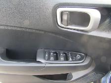 2025 Hyundai Venue 1.6 L Preferred IVT w/Two-Tone | H.Seats & St - Photo 14