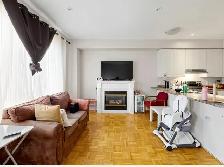Bright Master Bedroom w/ Private Ensuite & Balcony — North York - Photo 2