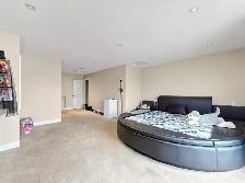 Bright Master Bedroom w/ Private Ensuite & Balcony — North York - Photo 5
