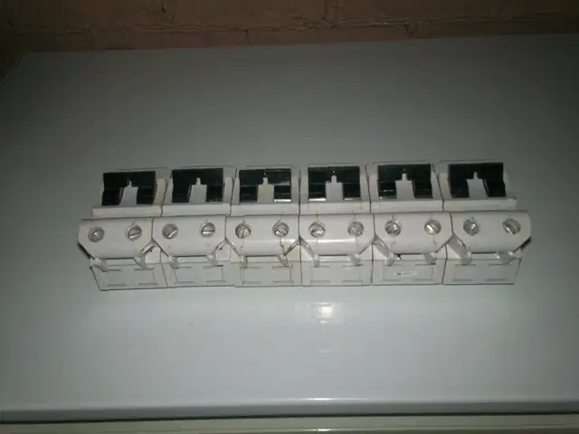 Breaker federal pioneer STAB LOK 100 amp comme neuf $100.00 chaq