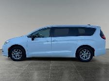 2024 Chrysler Pacifica Touring-L - Photo 2