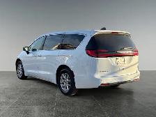 2024 Chrysler Pacifica Touring-L - Photo 4