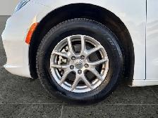 2024 Chrysler Pacifica Touring-L - Photo 11
