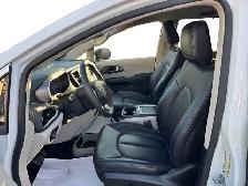 2024 Chrysler Pacifica Touring-L - Photo 12