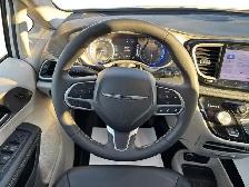 2024 Chrysler Pacifica Touring-L - Photo 14