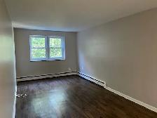 Smoke Free - One Bdrm – Top Floor – Secure Building - Photo 4
