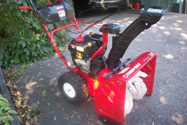 Souffleuse à neige Troy-Bilt 24 po