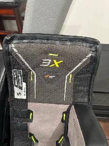 hockey Goalie gear. Pads, skates, chest protector etc.. - Photo 4