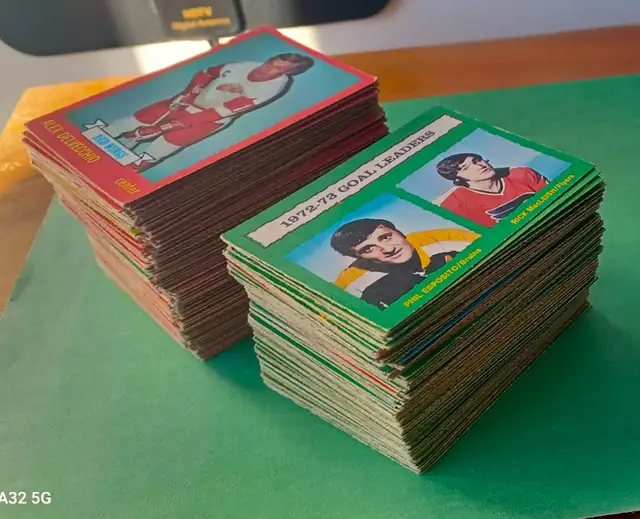 set cartes hockey 1973-74 OPC 258 cartes total.Très bonne condit