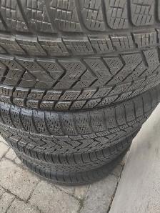 275-50R21x4 pneus hiver Pirelli Scorpion. Excellent état