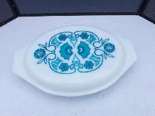 Vintage PYREX Casserole Dish - Photo 2