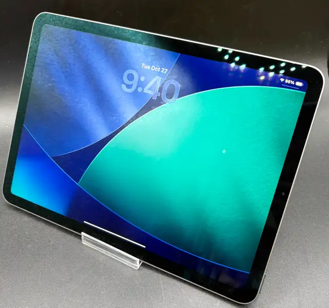 64gb 5th Gen Apple iPad Air ( a2588 )