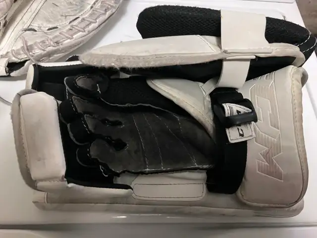 Youth Hockey Goalie Gloves