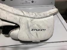 Youth Hockey Goalie Gloves - Photo 4