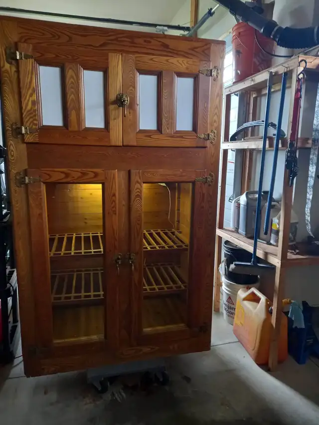 SOLID OAK ANTIQUE ICEBOX