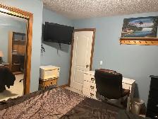 ️ Furnished Room with Mountain Views – Tuscany, NW Calgary