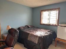 ️ Furnished Room with Mountain Views – Tuscany, NW Calgary - Photo 2