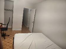 Furnished bedroom for rent in North York - Photo 4
