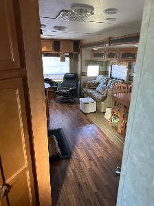 travel trailer - Photo 2