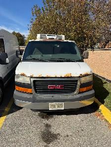 2009 GMC Savana Work Van - Reefer Installed, Repairs Needed - Photo 2