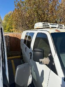 2009 GMC Savana Work Van - Reefer Installed, Repairs Needed - Photo 5