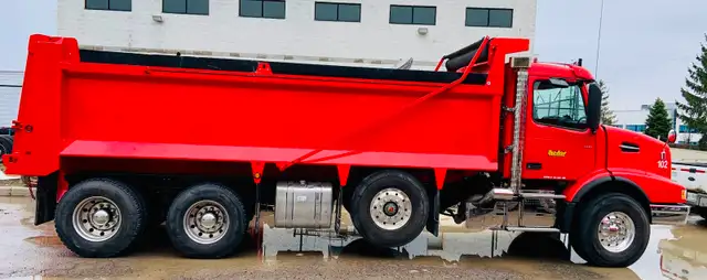 DRIVERS NEEDED FOR BUSY COMPANY DZ TRI-AXLE DUMP TRUCK DRIVERS!