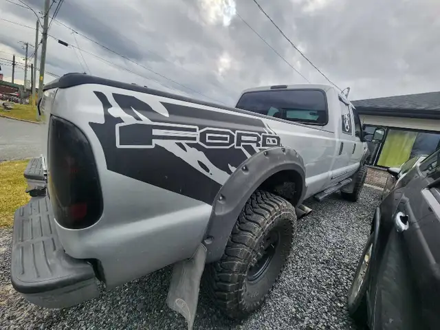 Ford F350 V10 Triton au gaz année 2000