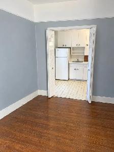 All-Inclusive 2 Bed, Historic Manor - Vine St, St. Catharines - Photo 4