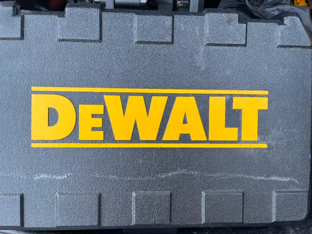 DEWALT 12V 100 ft. Green 3-Beam 360 Degree Laser Level