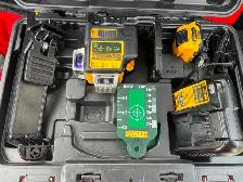 DEWALT 12V 100 ft. Green 3-Beam 360 Degree Laser Level - Photo 2