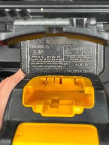 DEWALT 12V 100 ft. Green 3-Beam 360 Degree Laser Level - Photo 3
