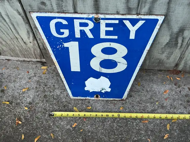 Vintage GREY COUNTY 18 Road Sign !