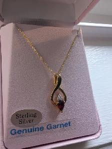 Brand New Gold Plated Garnet Necklace For Sale - Photo 3
