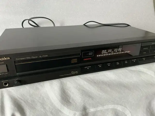 Lecteur CD Technics SL-P230 et un carrousel 5 disques TECHNICS