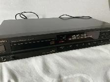 Lecteur CD Technics SL-P230 et un carrousel 5 disques TECHNICS