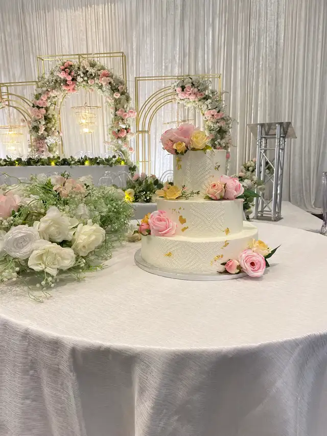 Flowers wedding cakes Milton Halton GTA