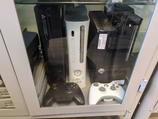 Xbox 360 systems with one controller