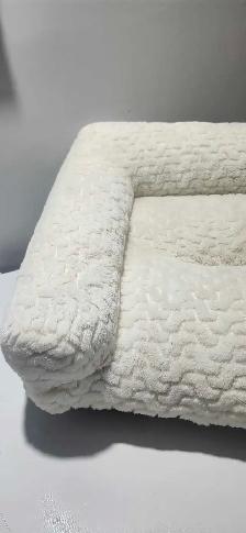 lit pour chien et chat gr 27x23 de couleur crème 40$ - Photo 2